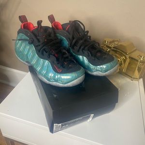 Men’s Nike foamposites (gone Fishing) Size 8.5us
